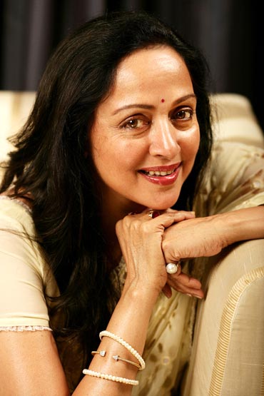 Hema: I don't expect to compete with Ra.One